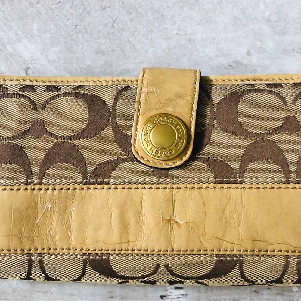 Coach Signature Wallet - Picture 2 of 9